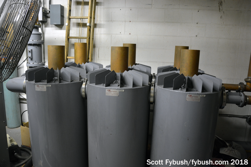 WDVI/WAIO combiner cans